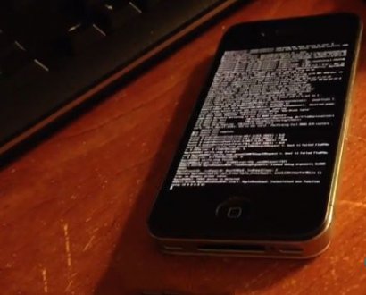 黑客winocm:展示iPhone 4 iOS 7.1.1完美越狱